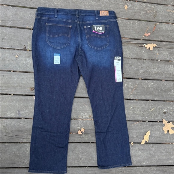 NWT Lee Women's Deep Indigo Midrise Regular Fit Straight Jeans size 22 Medium - Picture 3 of 5